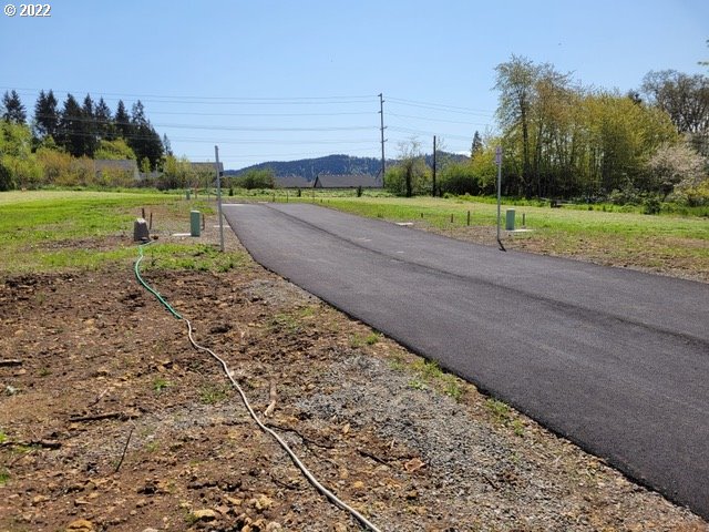 4683 Union Terrace, Unit 2 Springfield, OR 97478 - Photo 3 of 4 a view of a park