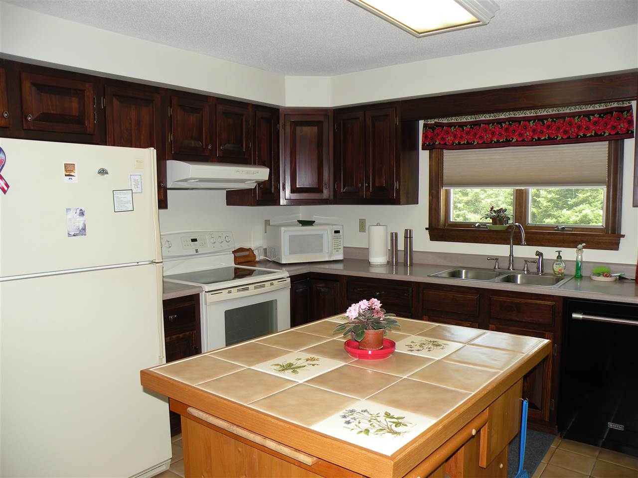 29 Hazen Road Whitefield, NH 03598 - Photo 4 of 40 Gallery Image 4