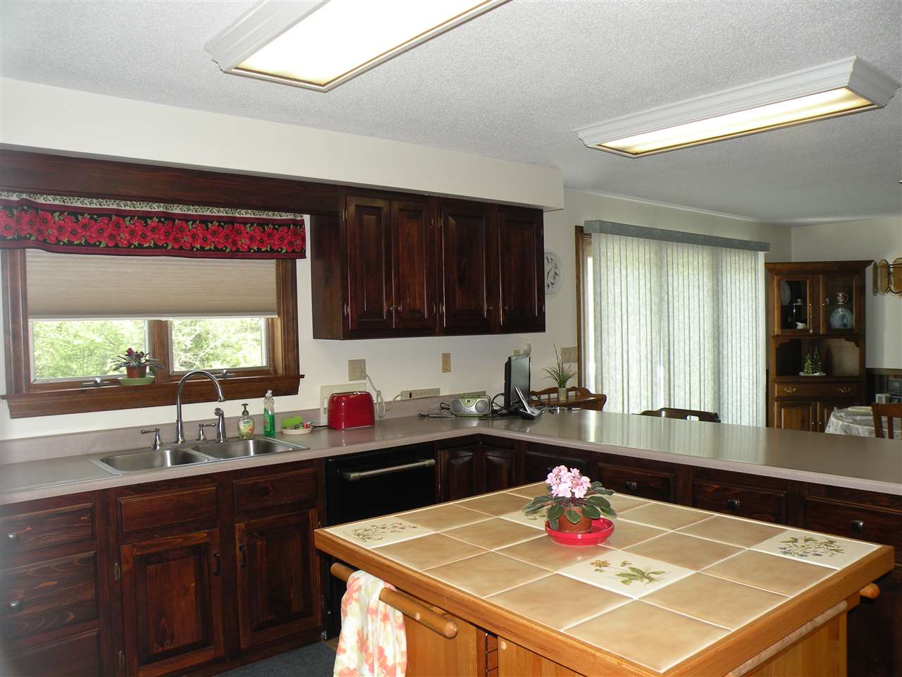 29 Hazen Road Whitefield, NH 03598 - Photo 5 of 40 Gallery Image 5