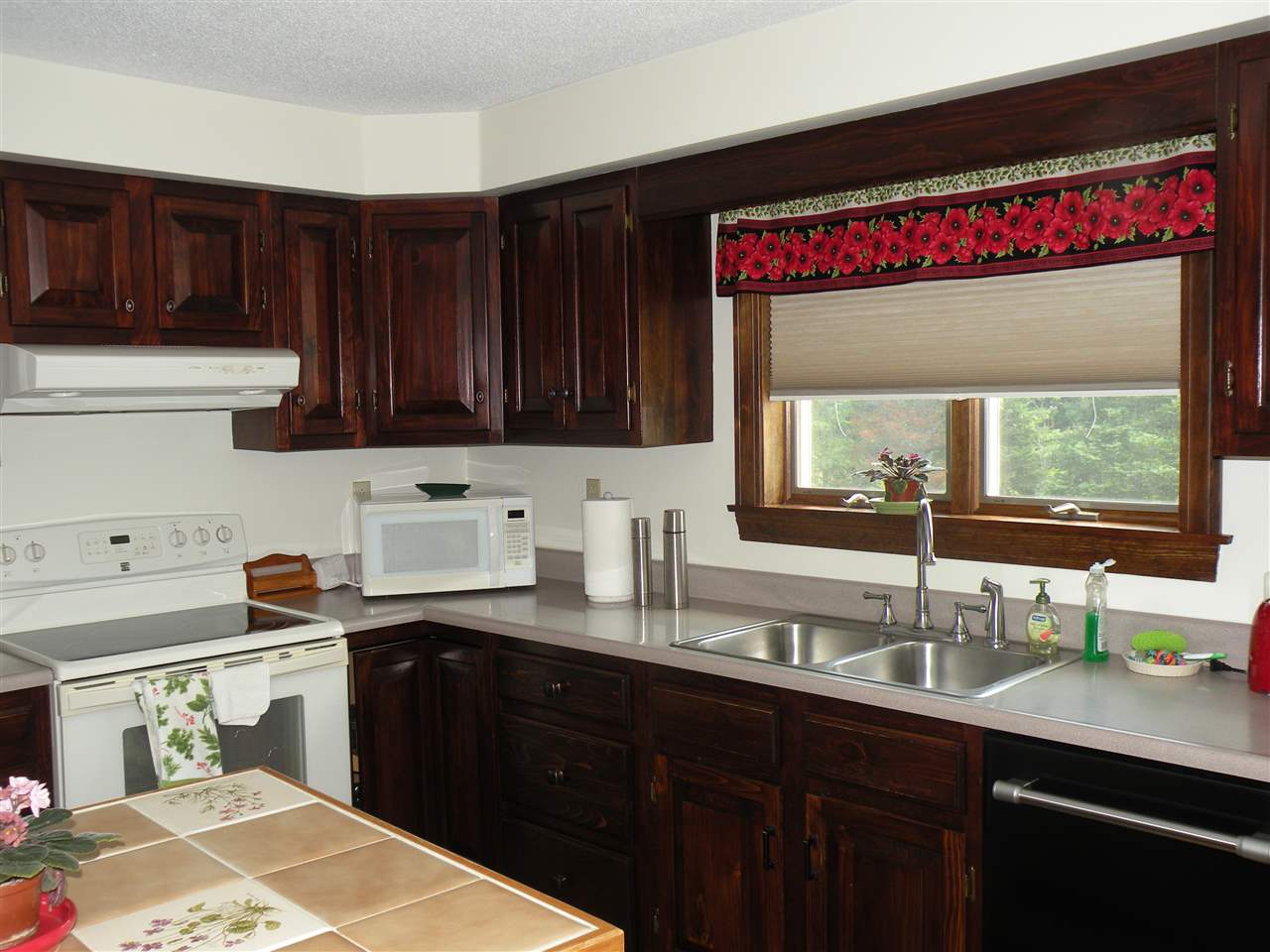 29 Hazen Road Whitefield, NH 03598 - Photo 7 of 40 Gallery Image 7
