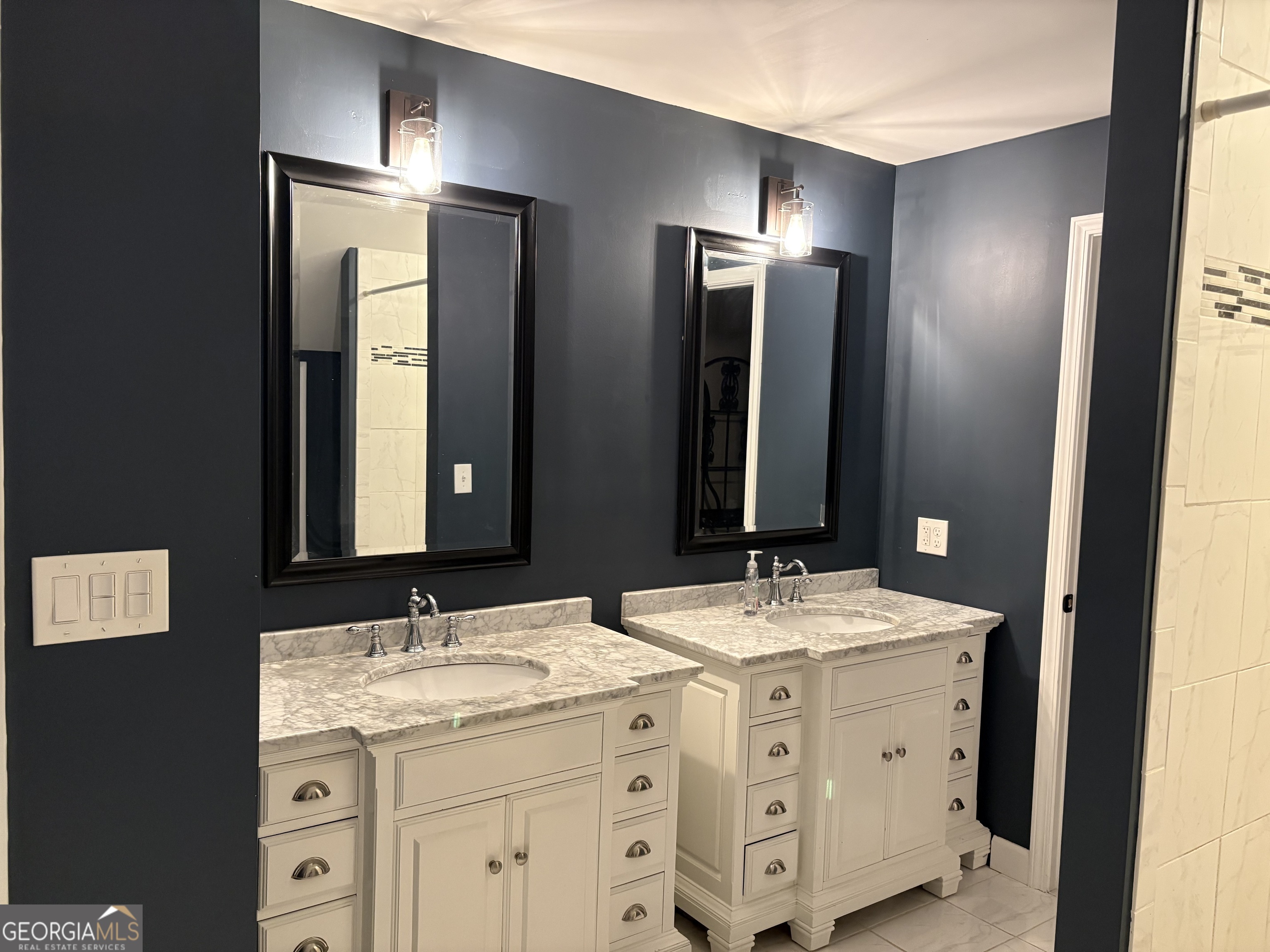 502 Payne Place Dublin, GA 31021 - Photo 48 of 61 a bathroom with double sink and a mirror