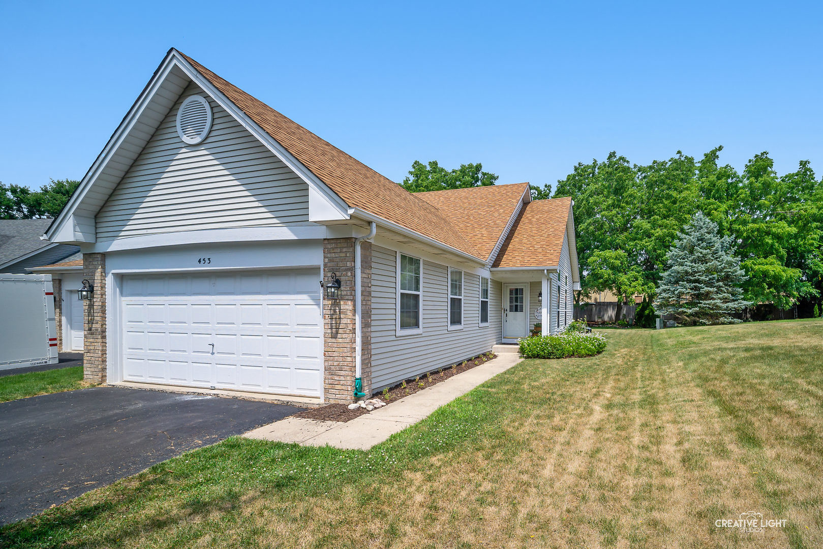 453 Prairieview Drive Oswego, IL 60543 - Photo 2 of 17