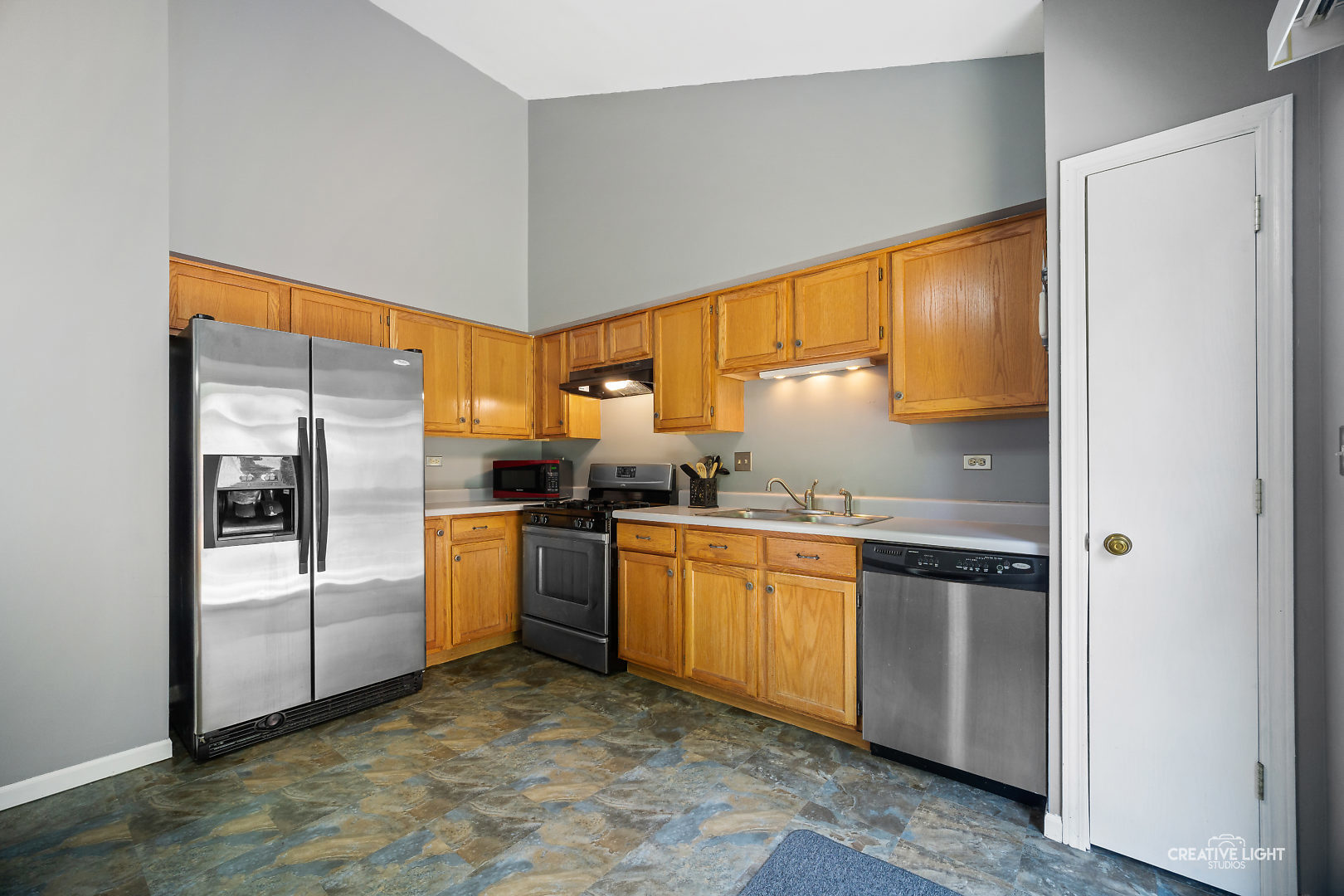 453 Prairieview Drive Oswego, IL 60543 - Photo 8 of 17