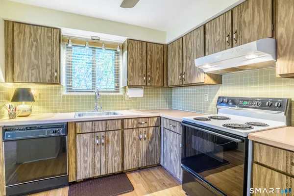 $279,900 | 23 Happy Hollow Circle, Unit C, Stratford, CT 06614