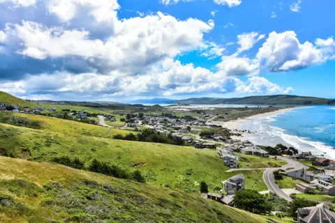 $900,000 | 53 Ocean View Avenue, Dillon Beach, CA 94929