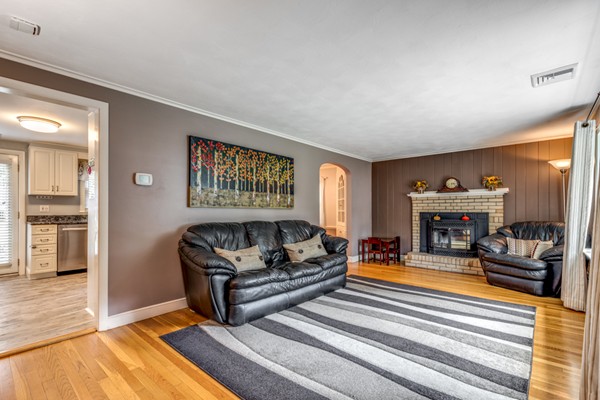 14 Richards Road Lynnfield, MA 01940 - Photo 5 of 30 Gallery Image 5