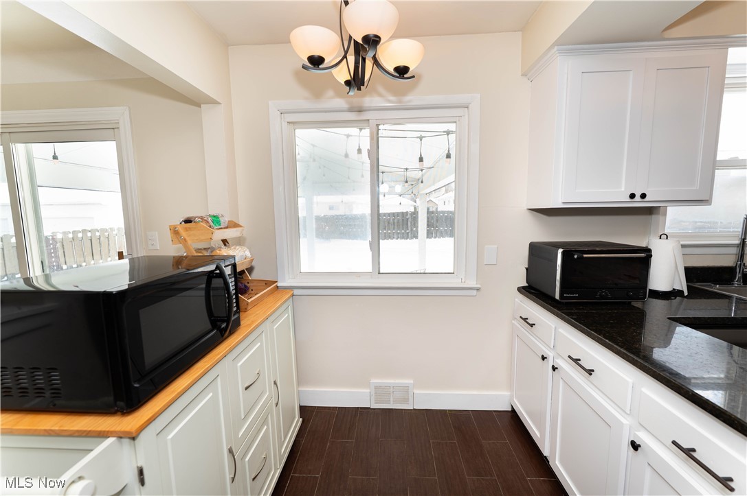 1709 Roselawn Road Cleveland, OH 44124 - Photo 12 of 35 Gallery Image 12