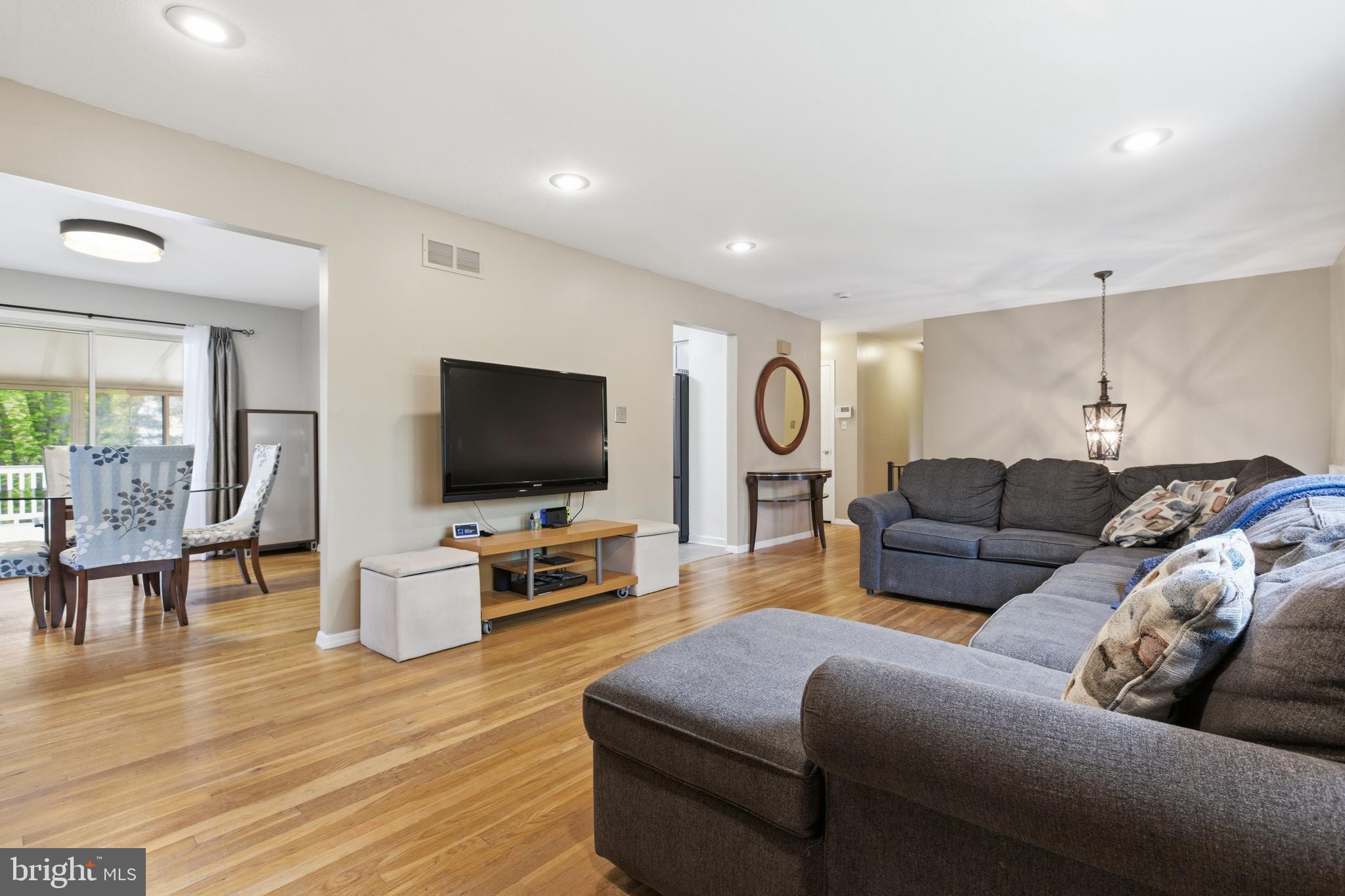 194 Bull Run Road Ewing, NJ 08638 - Photo 9 of 29 Gallery Image 9