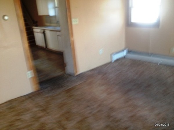 70 Mott Street Fall River, MA 02721 - Photo 4 of 7
