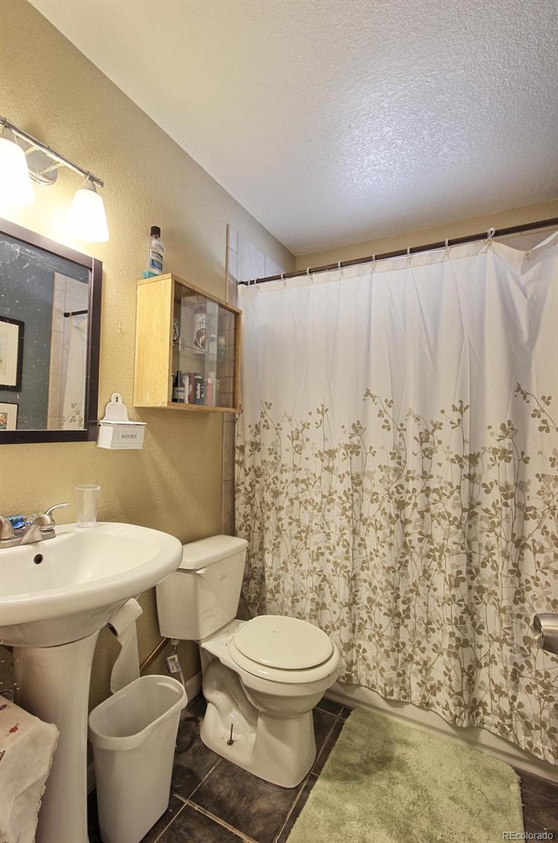 7131 Ruth Way Denver, CO 80221 - Photo 8 of 17 Gallery Image 8