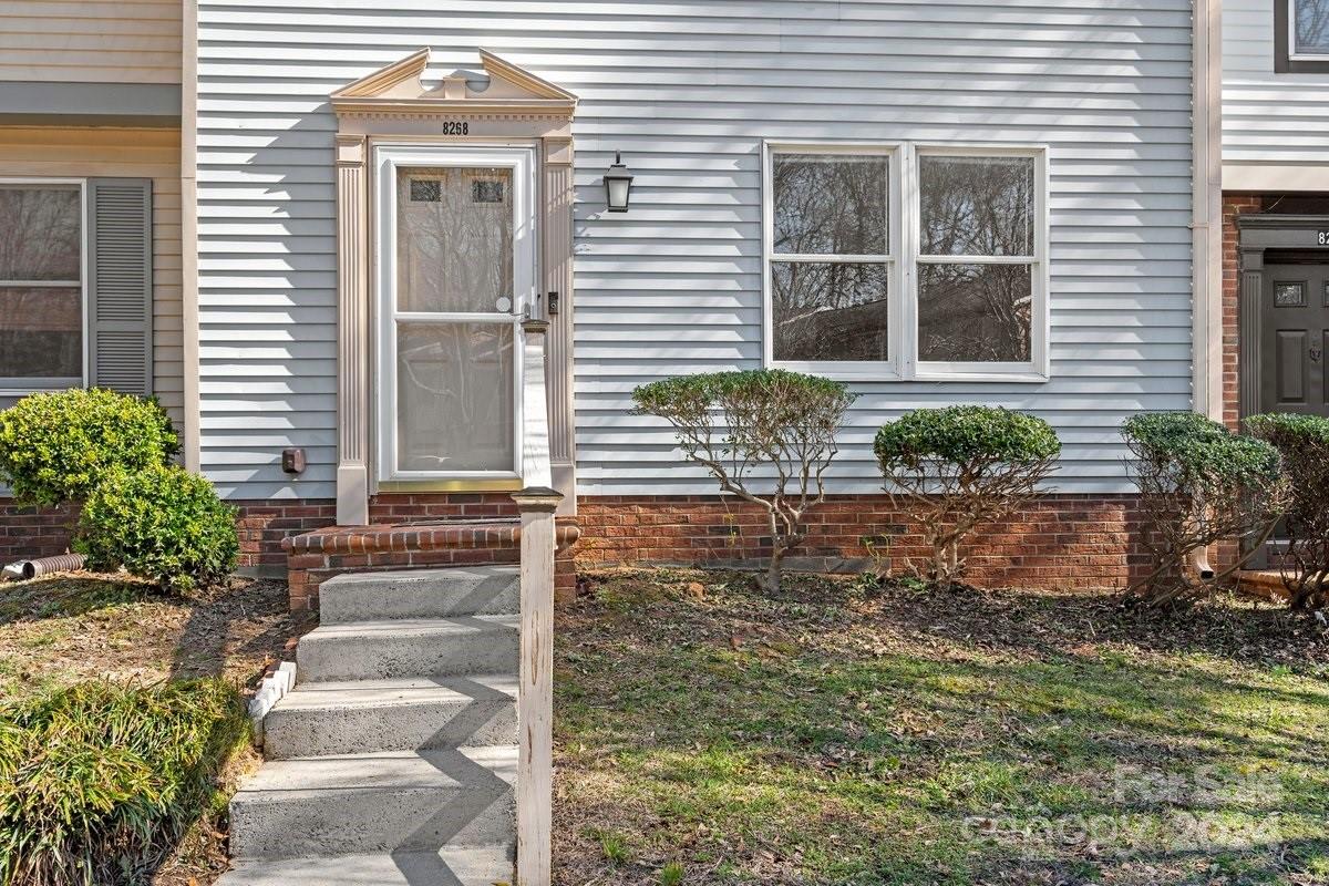 8268 Knights Bridge Road Charlotte, NC 28210 - Photo 3 of 24 Gallery Image 3