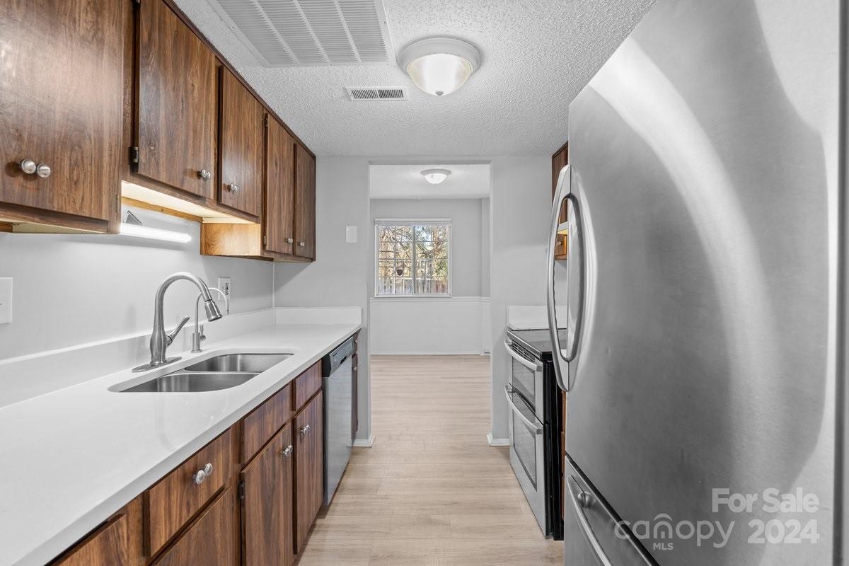 8268 Knights Bridge Road Charlotte, NC 28210 - Photo 8 of 24 Gallery Image 8