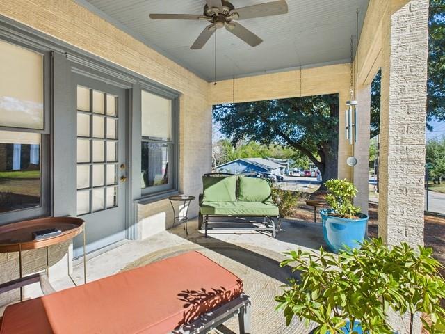 226 South Pinkerton Street Athens, TX 75751 - Photo 21 of 35 a living room with patio furniture and a large window