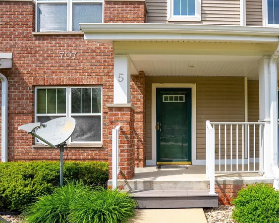 $335,000 | 707 Cricket Lane, Unit 5, Middleton, WI 53562