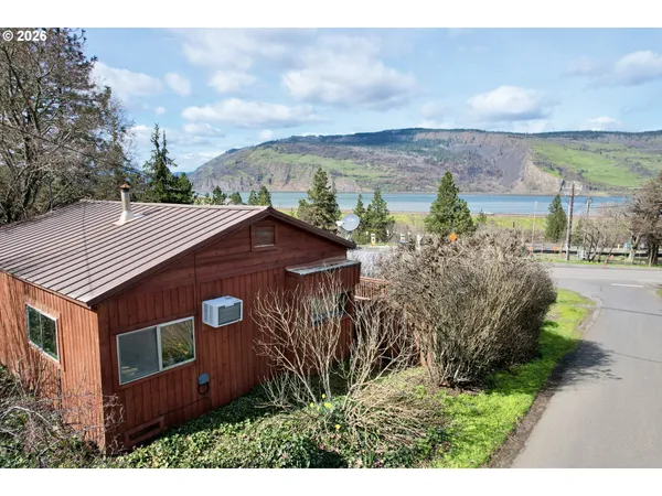 $365,000 | 102 Idaho Street, Mosier, OR 97040