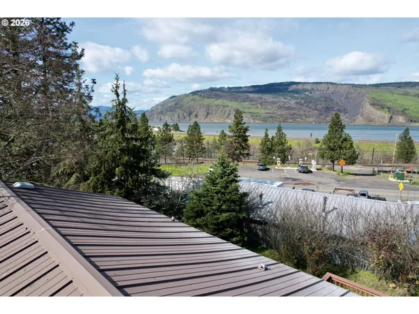 $365,000 | 102 Idaho Street, Mosier, OR 97040