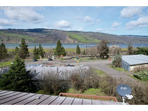 $365,000 | 102 Idaho Street, Mosier, OR 97040