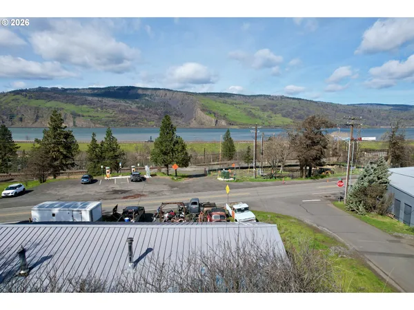 $365,000 | 102 Idaho Street, Mosier, OR 97040