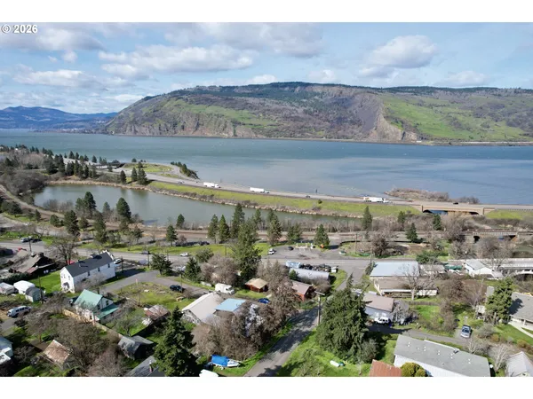 $365,000 | 102 Idaho Street, Mosier, OR 97040