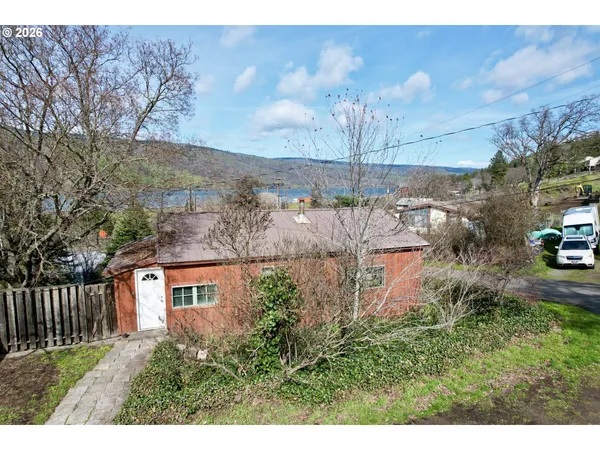 $365,000 | 102 Idaho Street, Mosier, OR 97040