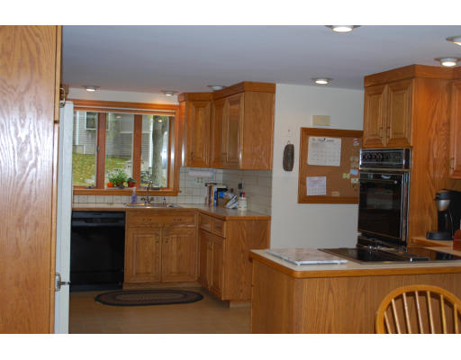 11 Nottingham Road Lynnfield, MA 01940 - Photo 3 of 18 Gallery Image 3