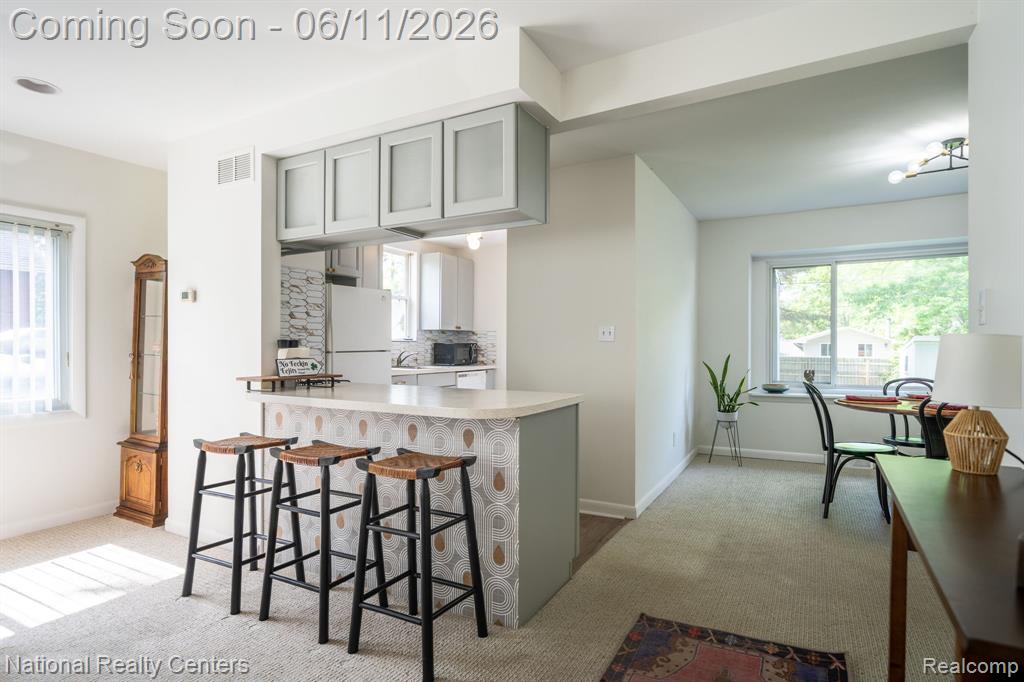 3973 Oak Knoll Road Waterford, MI 48328 - Photo 8 of 32