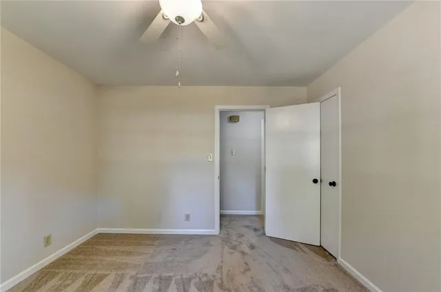 a view of room with chandelier fan