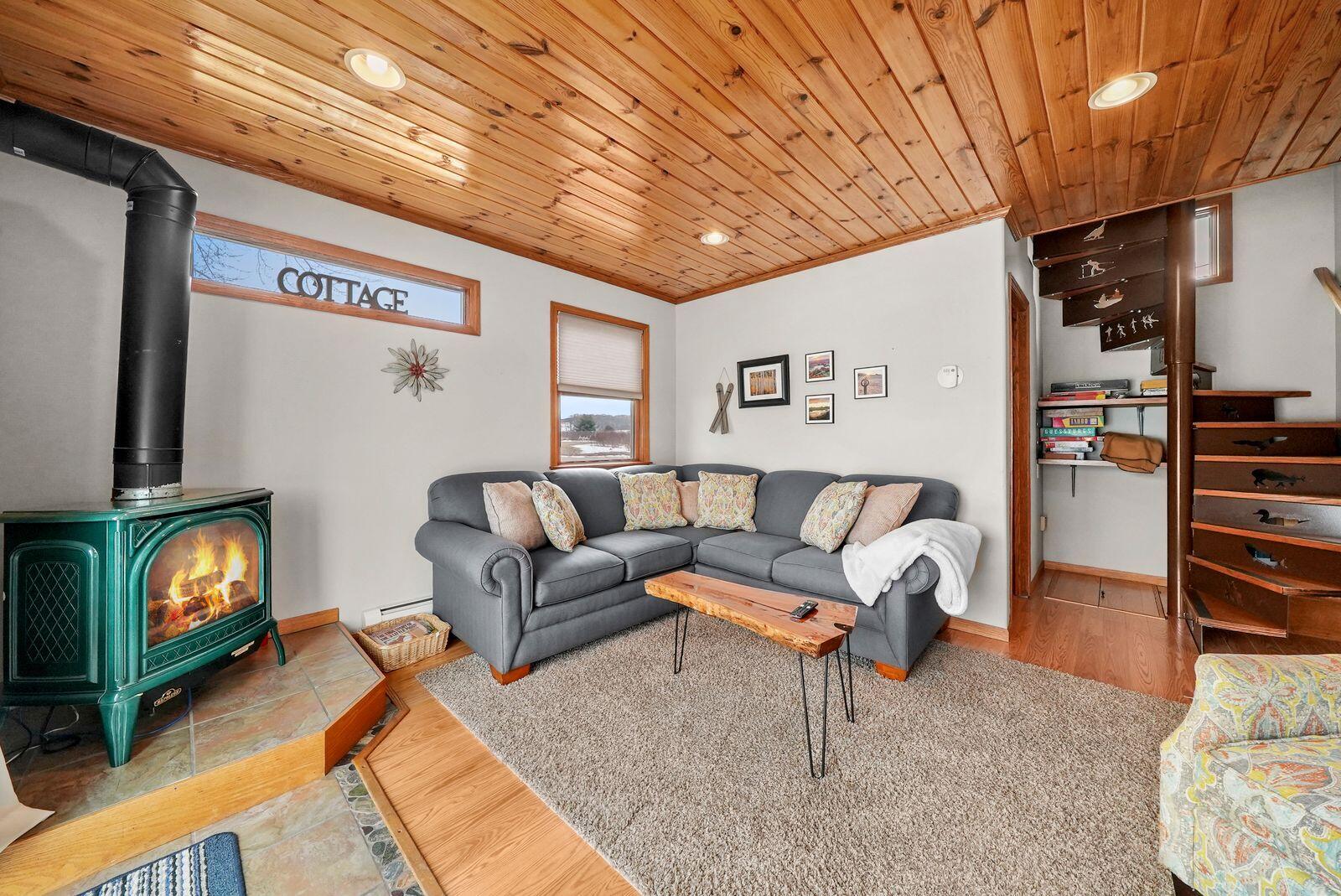 9351 East 50 Road Cadillac, MI 49601 - Photo 3 of 43 04