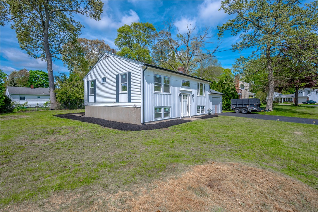 22 Beaver Road East Providence, RI 02915 - Photo 2 of 31