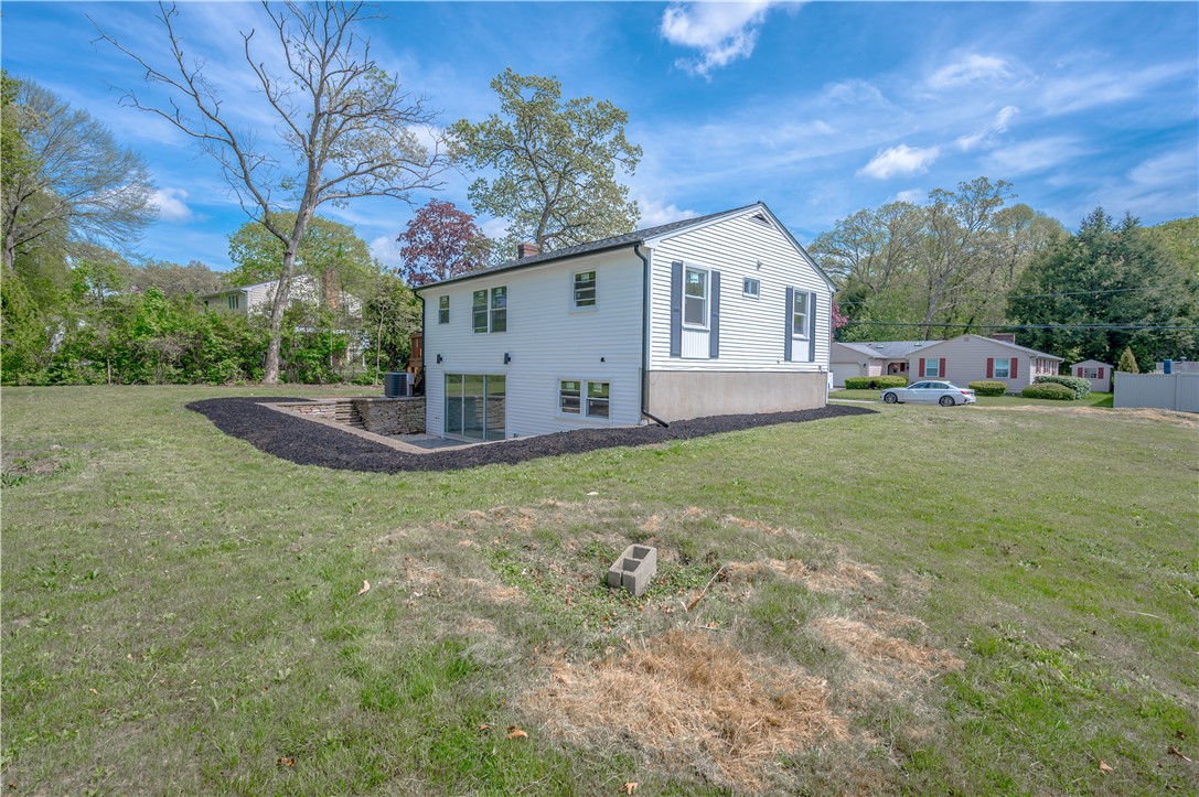 22 Beaver Road East Providence, RI 02915 - Photo 3 of 31