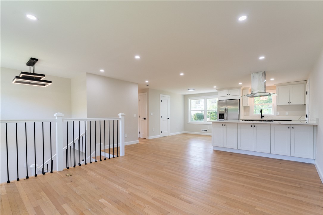 22 Beaver Road East Providence, RI 02915 - Photo 5 of 31