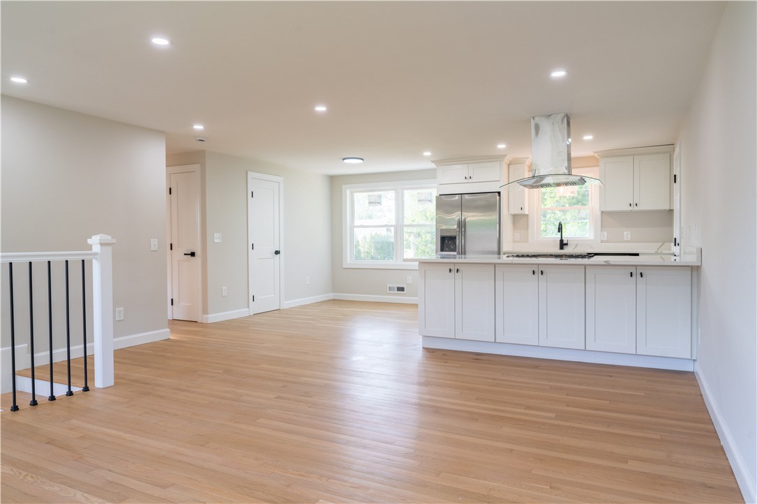 22 Beaver Road East Providence, RI 02915 - Photo 6 of 31