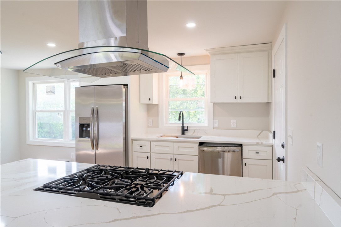 22 Beaver Road East Providence, RI 02915 - Photo 7 of 31