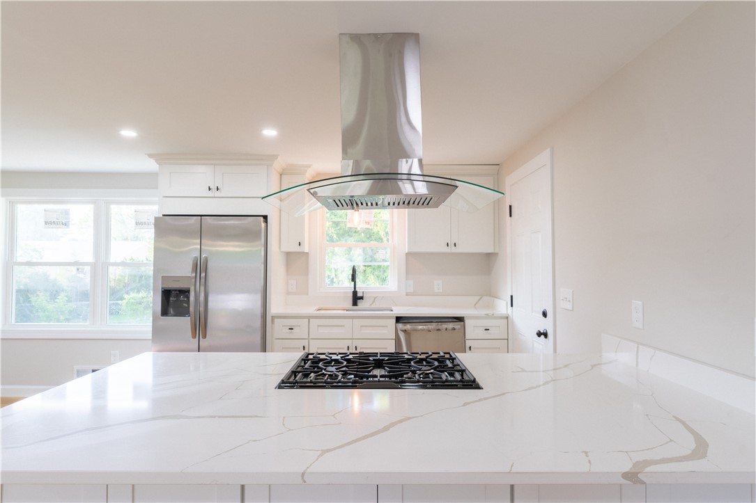 22 Beaver Road East Providence, RI 02915 - Photo 8 of 31