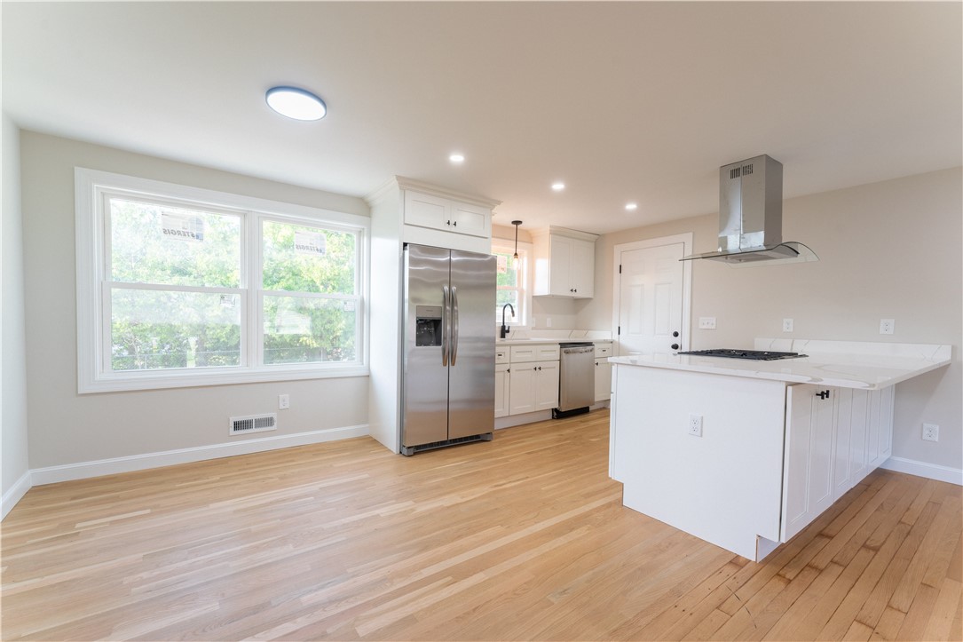 22 Beaver Road East Providence, RI 02915 - Photo 10 of 31