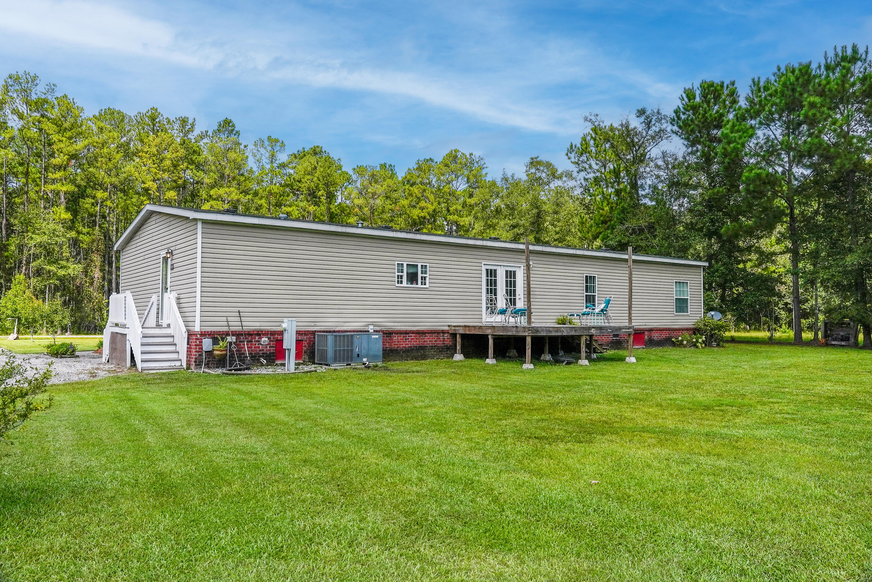 1038 Calestown Road Bonneau, SC 29431 - Photo 5 of 60 4