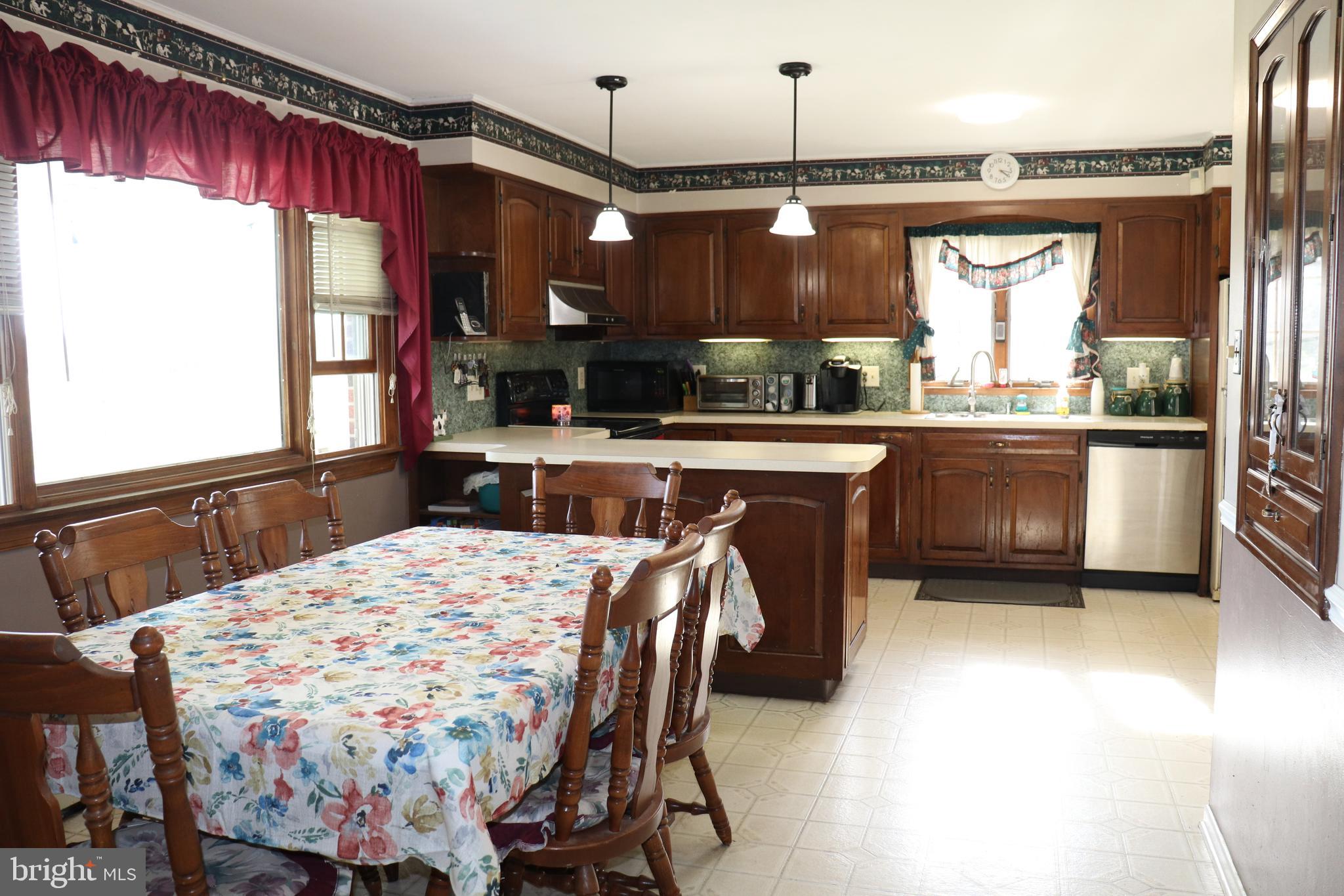 168 Line Road Princeton Junction, NJ 08550 - Photo 6 of 17 Large eat-in kitchen