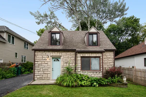 $2,500 | 22W549 Emerson Avenue, Glen Ellyn, IL 60137