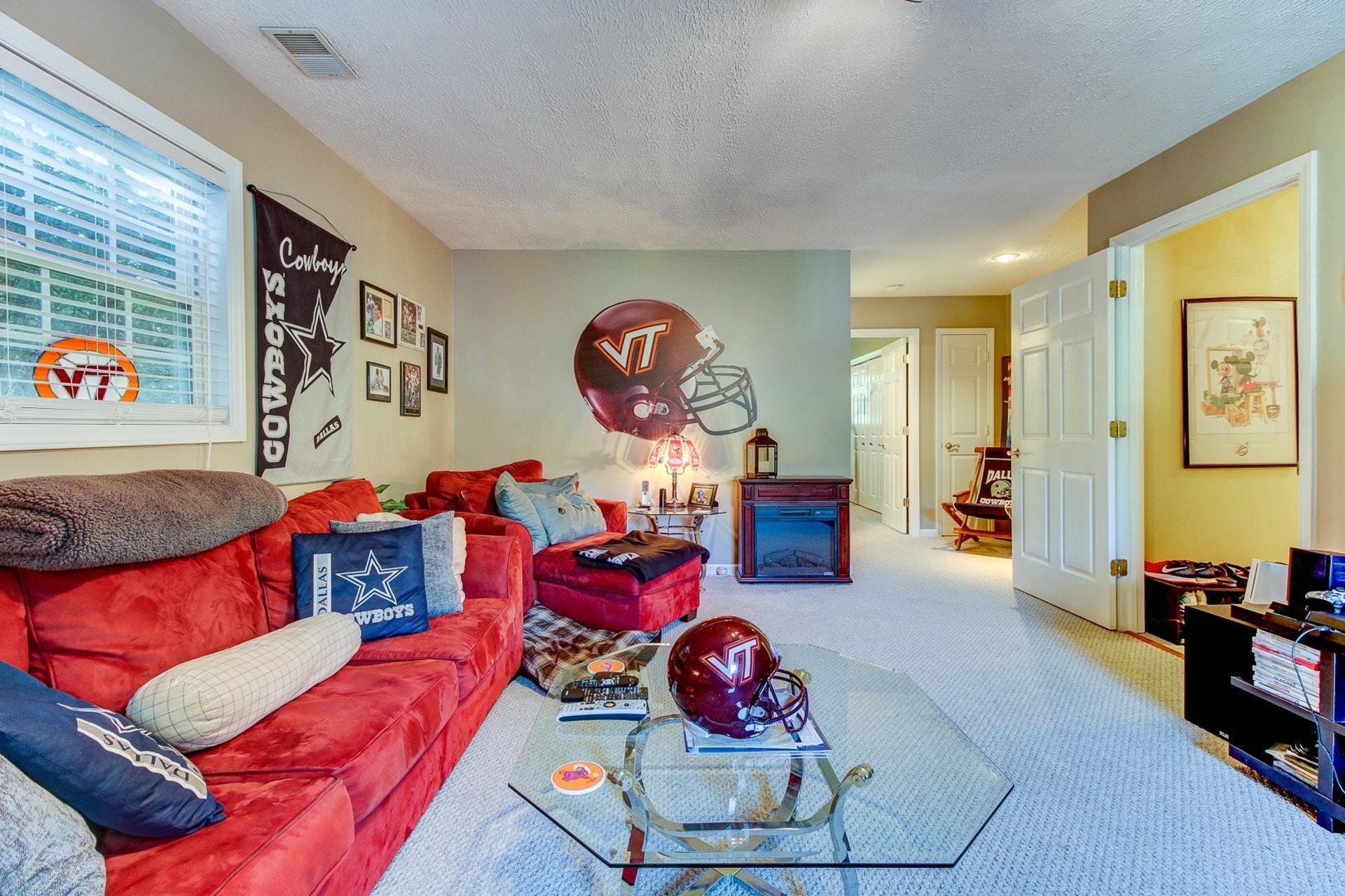 1737 Meadows Road Vinton, VA 24179 - Photo 23 of 37 a living room with furniture and a couch