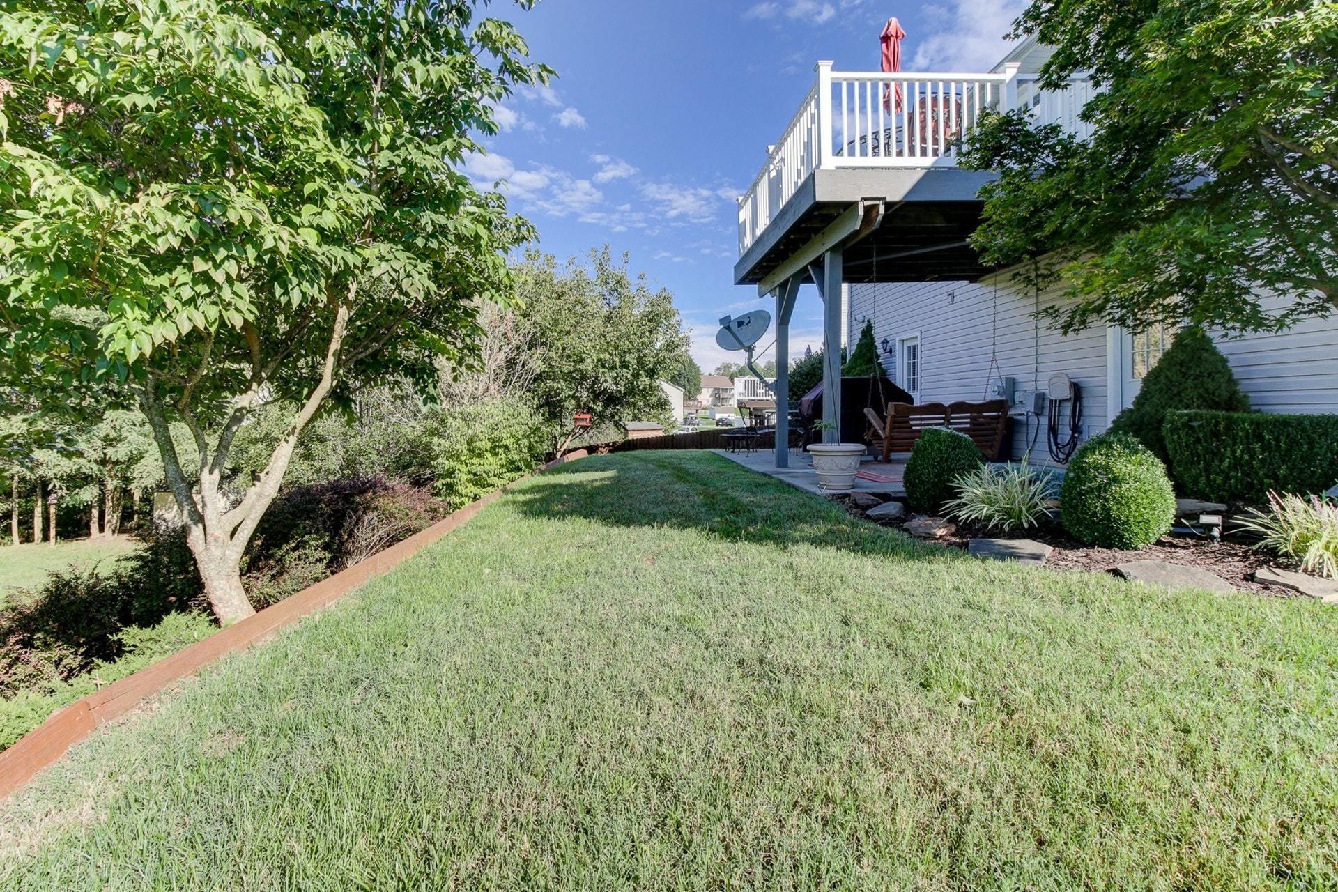 1737 Meadows Road Vinton, VA 24179 - Photo 33 of 37 a front view of a house with garden