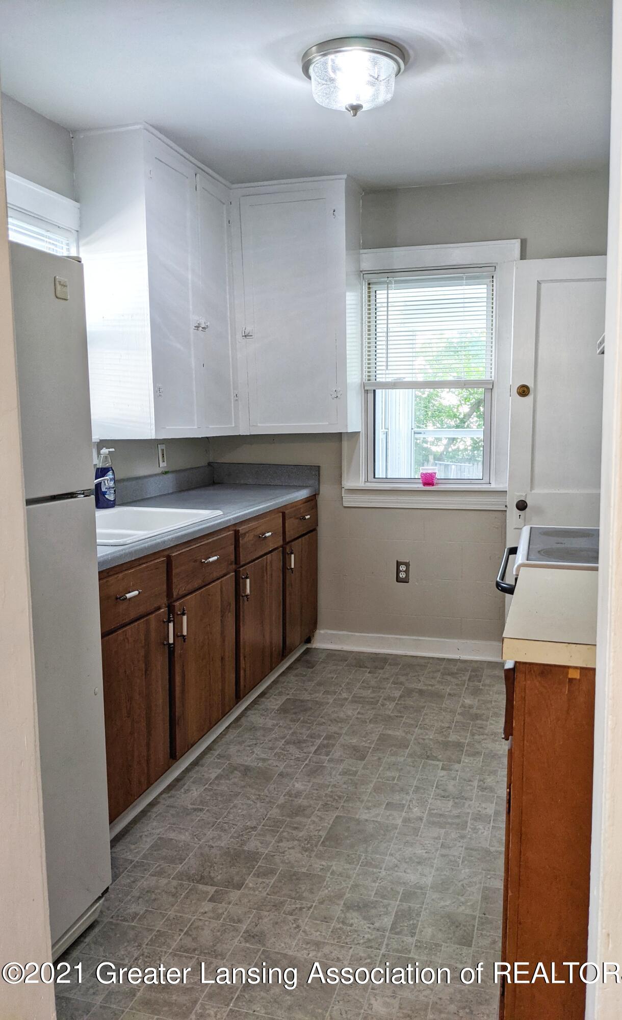 1132 Lake Lansing Road Lansing, MI 48906 - Photo 15 of 29 PXL_20210824_205152846.MP-02
