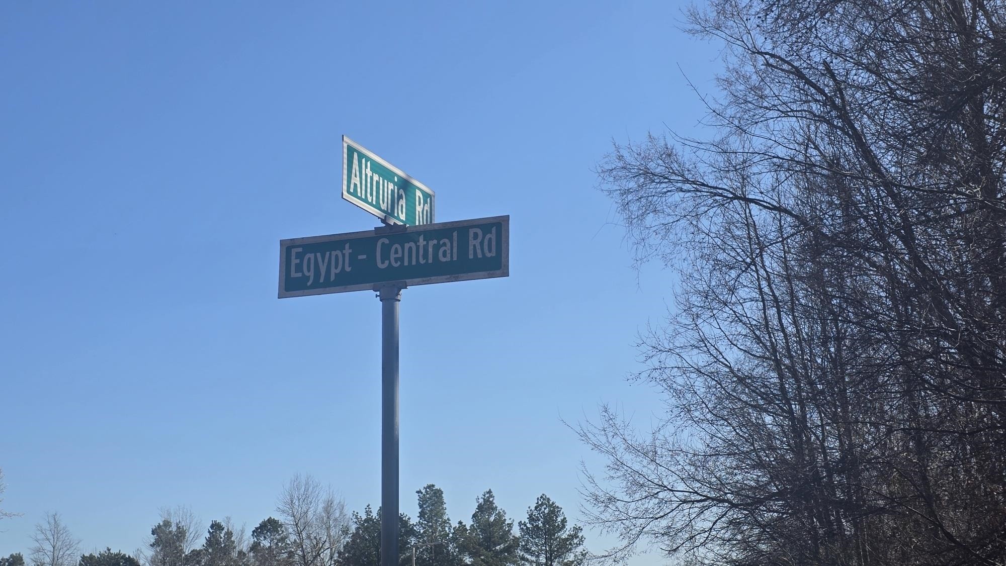 a street sign on a wall next to a road