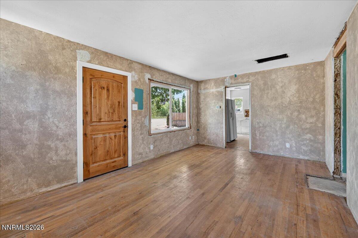 1985 Valley Road Reno, NV 89512 - Photo 2 of 25 07-DSC_0904