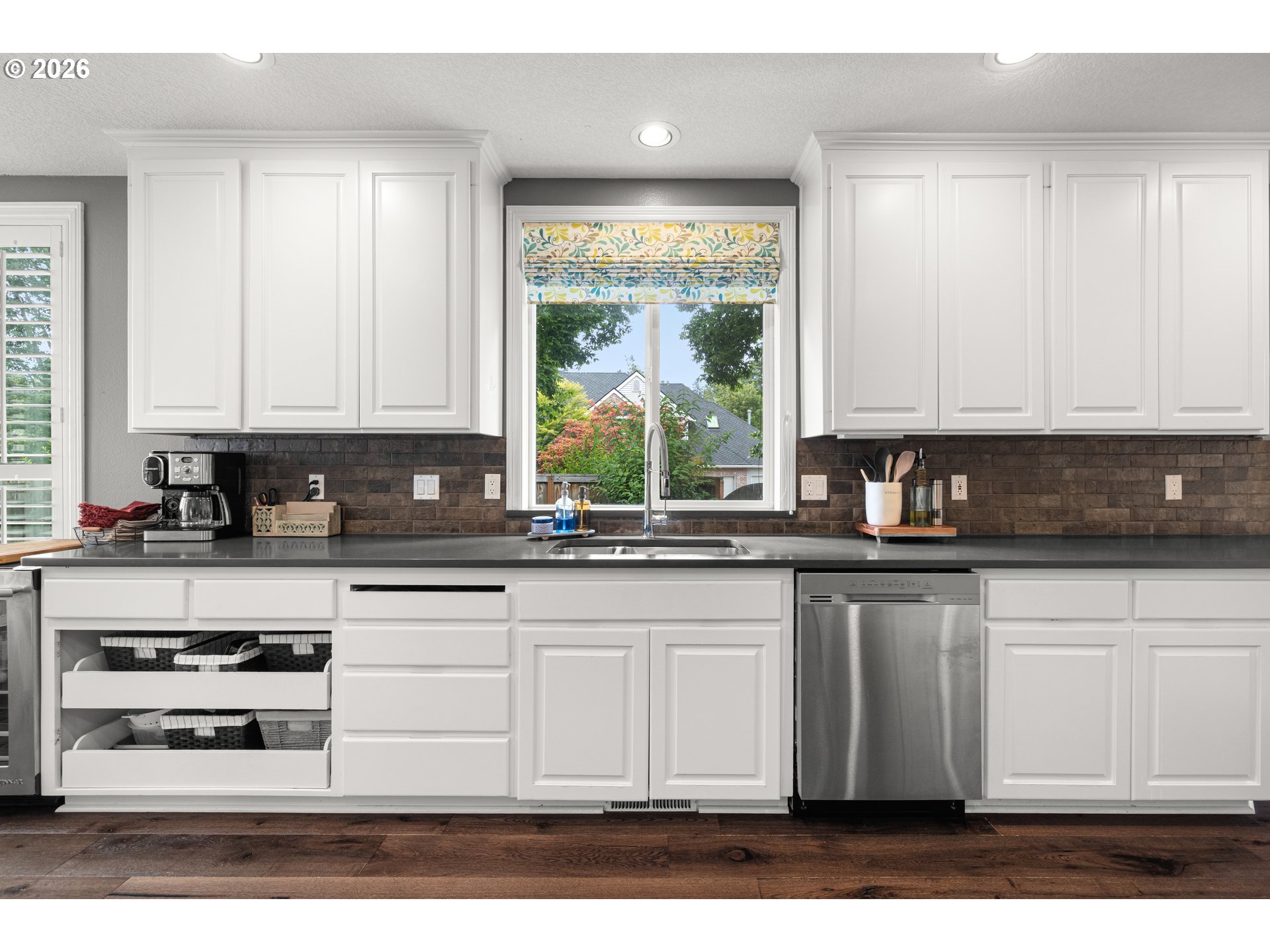 28528 Southwest Cascade Loop Wilsonville, OR 97070 - Photo 10 of 47 Kitchen