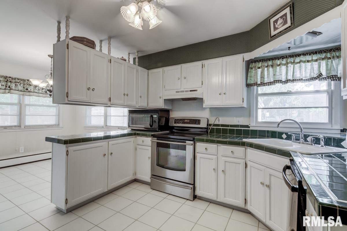 2017 Cambridge Road Springfield, IL 62704 - Photo 11 of 36 Gallery Image 11