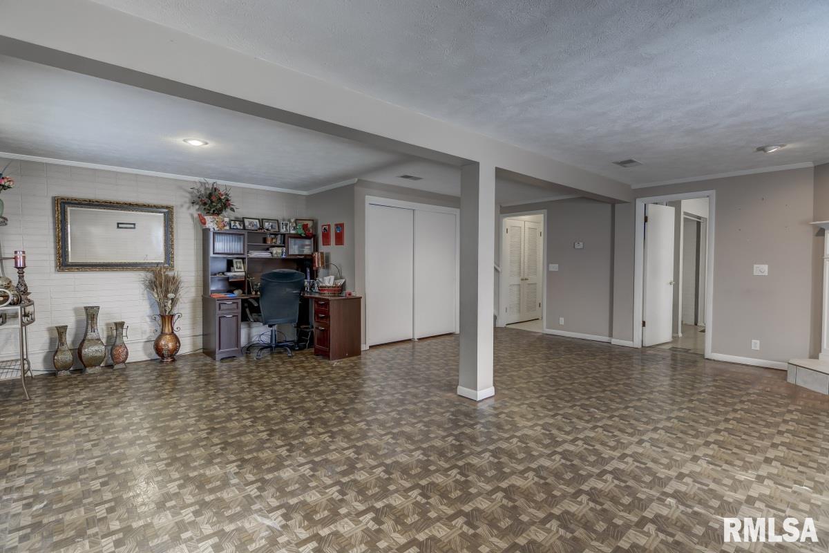 2017 Cambridge Road Springfield, IL 62704 - Photo 27 of 36 Gallery Image 27