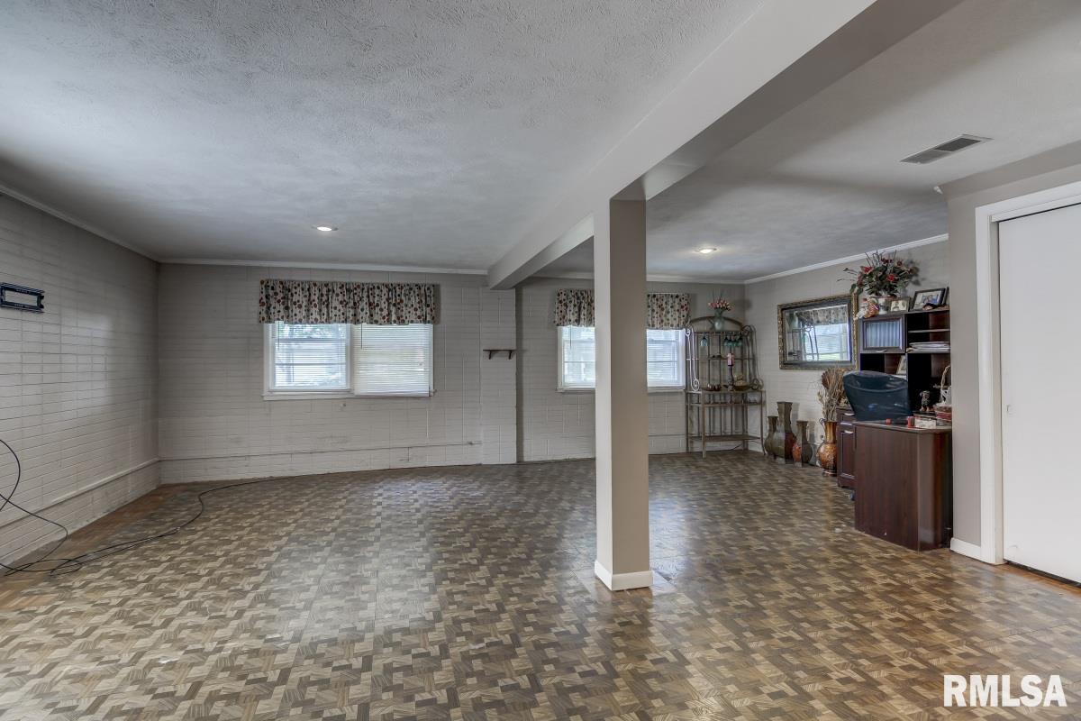 2017 Cambridge Road Springfield, IL 62704 - Photo 28 of 36 Gallery Image 28