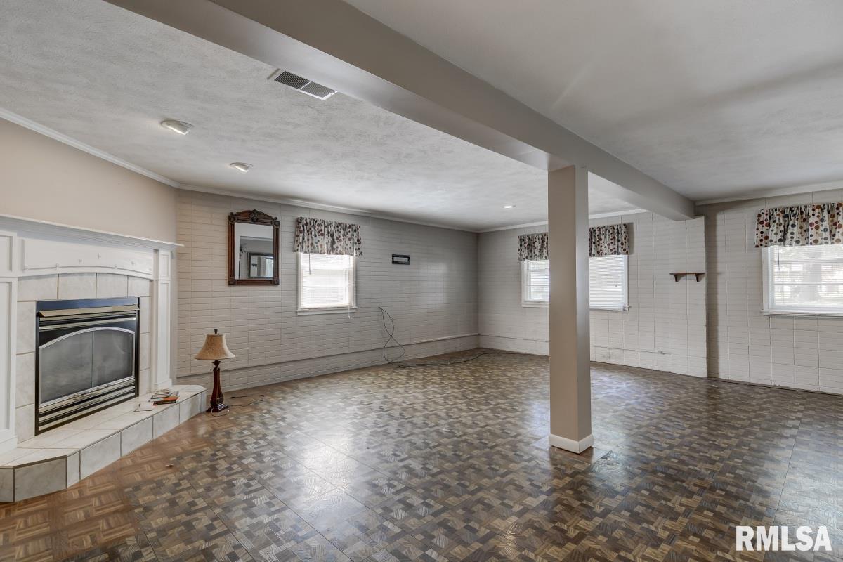 2017 Cambridge Road Springfield, IL 62704 - Photo 29 of 36 Gallery Image 29