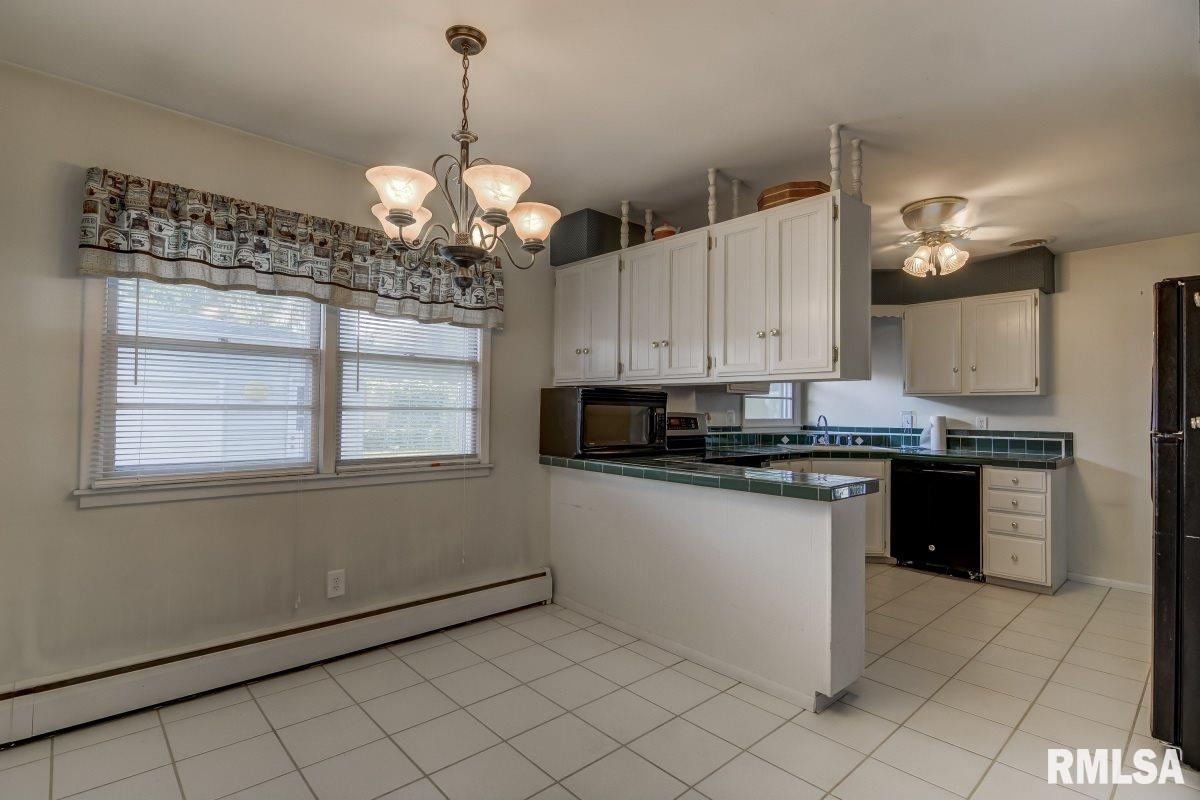 2017 Cambridge Road Springfield, IL 62704 - Photo 5 of 36 Gallery Image 5