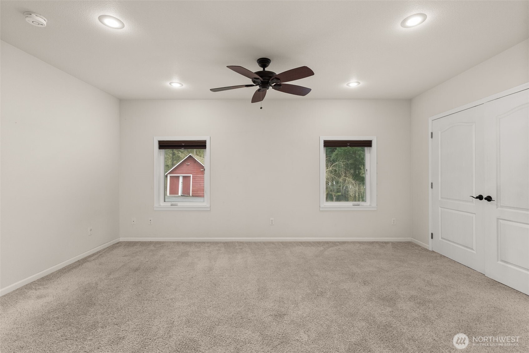 162 Southeast 16th Street Chehalis, WA 98532 - Photo 20 of 39 an empty room with windows and fan